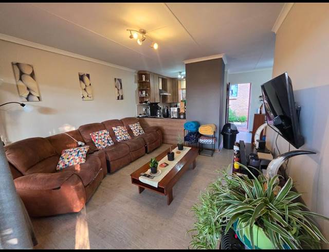2 BEDROOM TOWNHOUSE FOR SALE IN MORELETAPARK